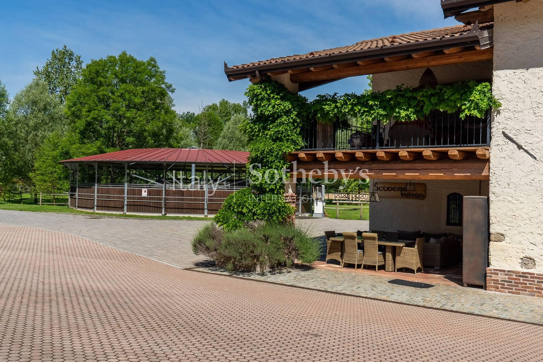 Stunning equestrian property - 8