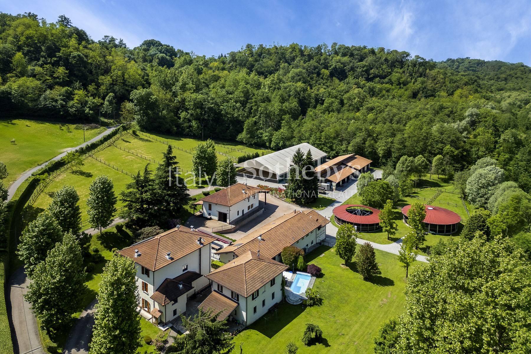 Stunning equestrian property - 4