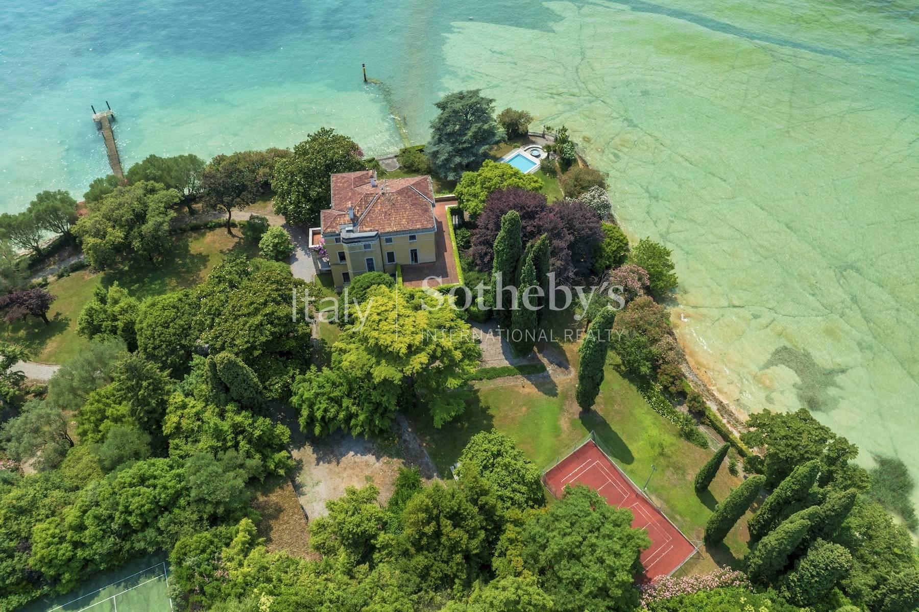 Unrivalled waterfront estate on Lake Garda - 3