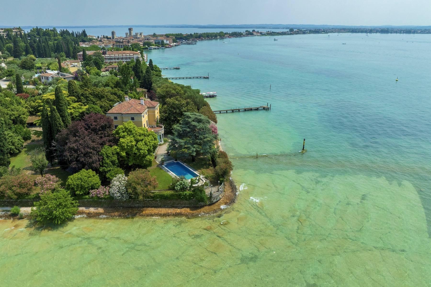 Unrivalled waterfront estate on Lake Garda - 1