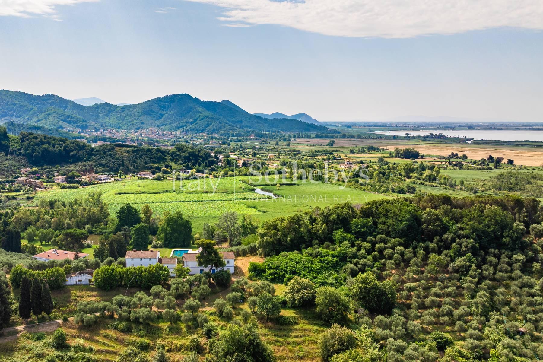 Elegante villa toscana con piscina, laghetto e dépandance, in vendita, Massarosa | Sotheby’s Realty Italy - 35