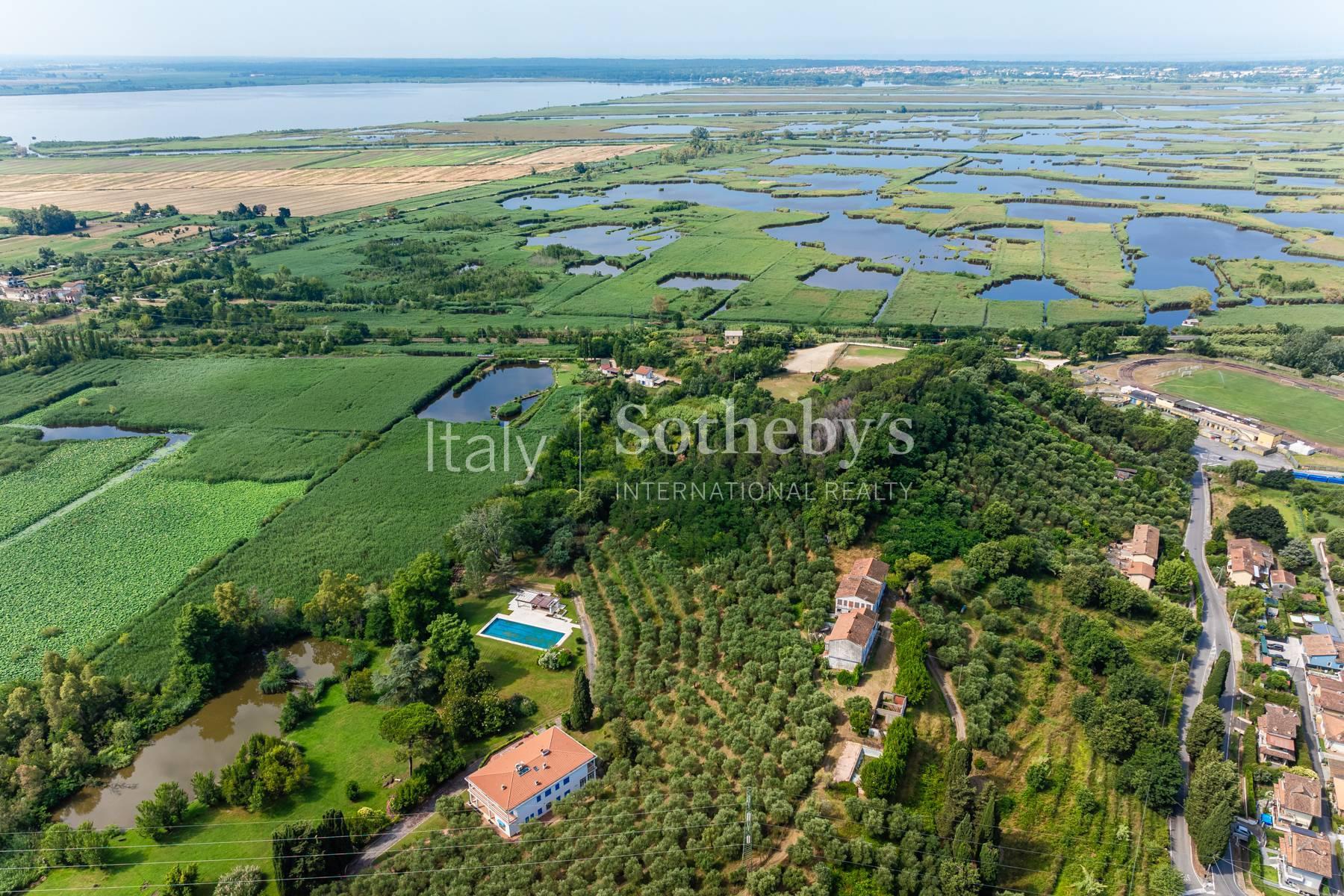 Elegante villa toscana con piscina, laghetto e dépandance, in vendita, Massarosa | Sotheby’s Realty Italy - 36