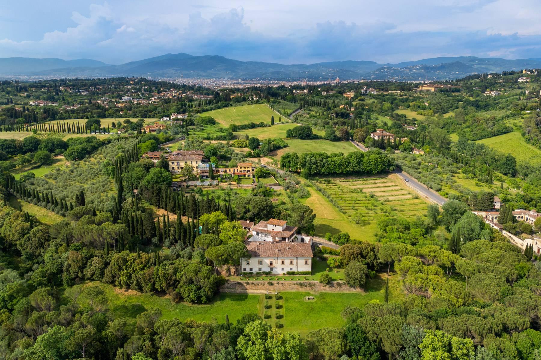 Prestigiosa dimora immersa in un magnifico parco secolare - 2