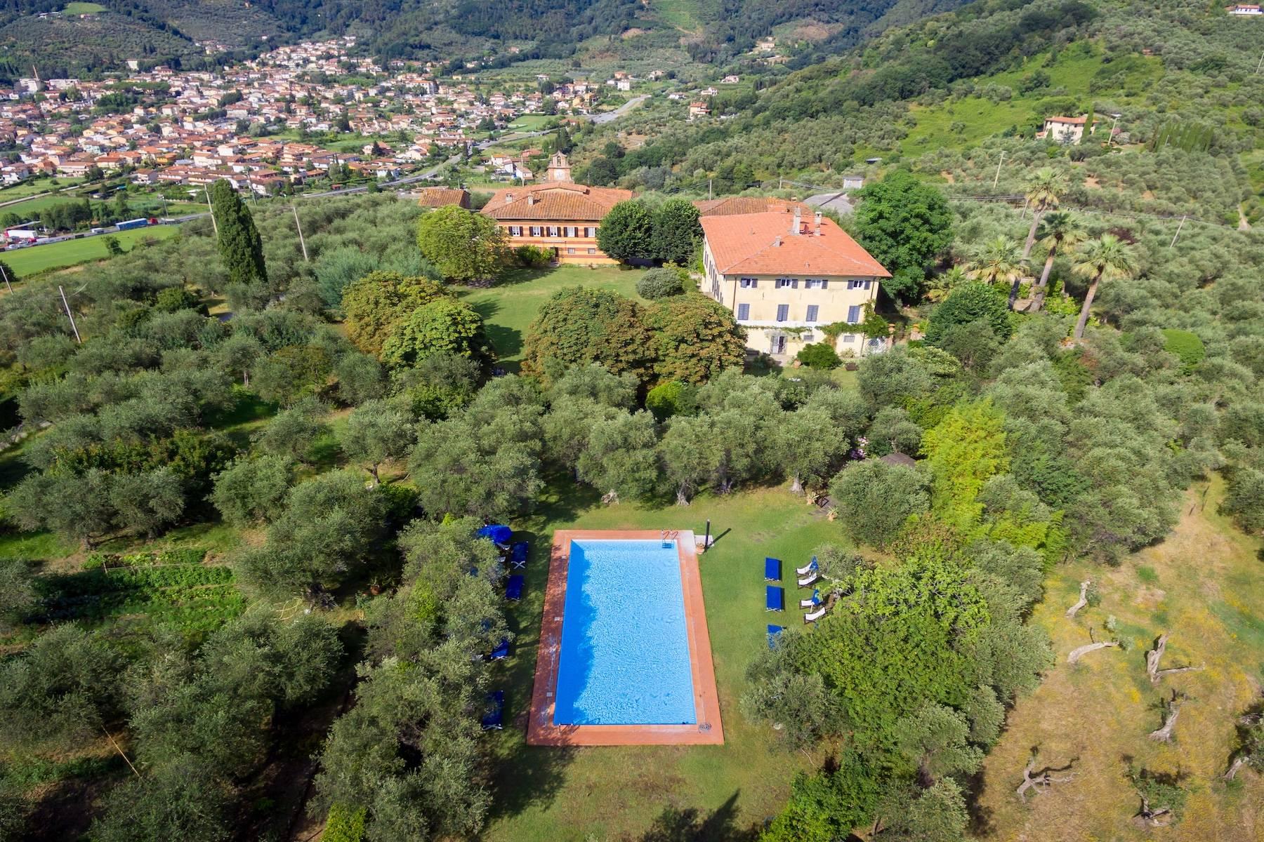 Prestigiosa tenuta del 1700 sulle colline di Lucca - 1