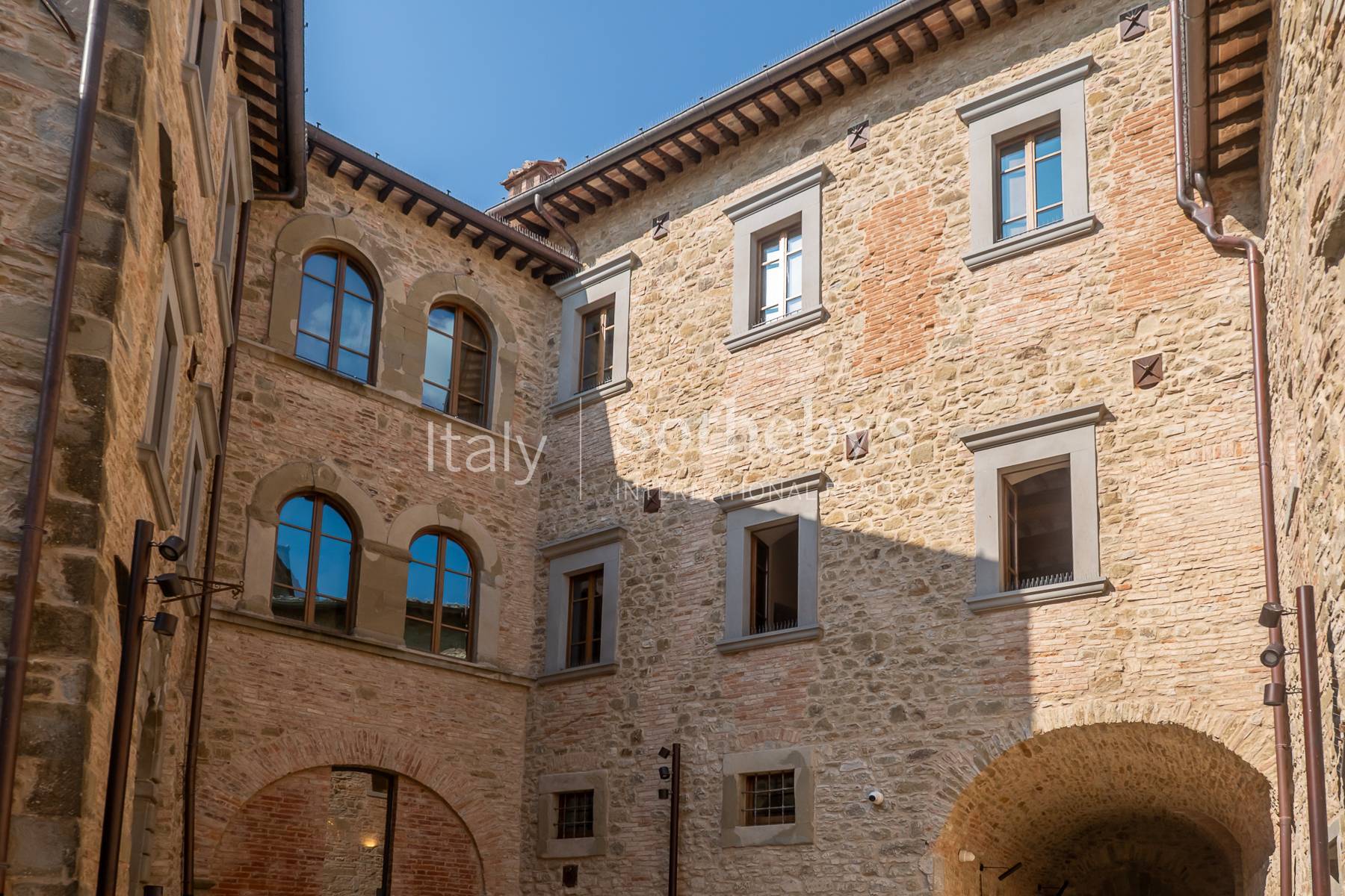 Palazzo storico completamente restaurato con piscina - 4
