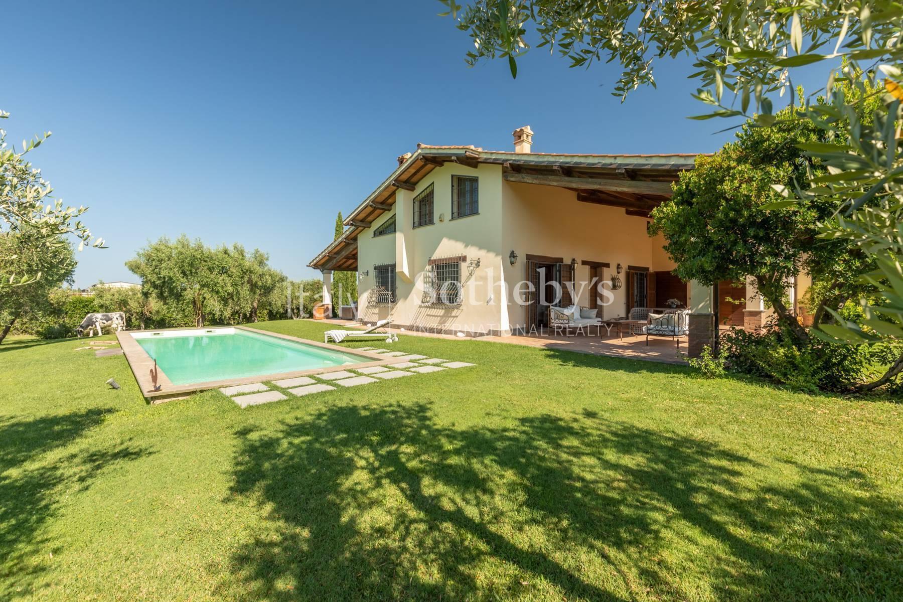 Villa with Stunning Pool and Private Park - 2