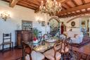 Elegante casa colonica con vista panoramica, in vendita, Capannori | Sotheby’s Realty Italy - 5