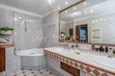 Elegante casa colonica con vista panoramica, in vendita, Capannori | Sotheby’s Realty Italy - 21