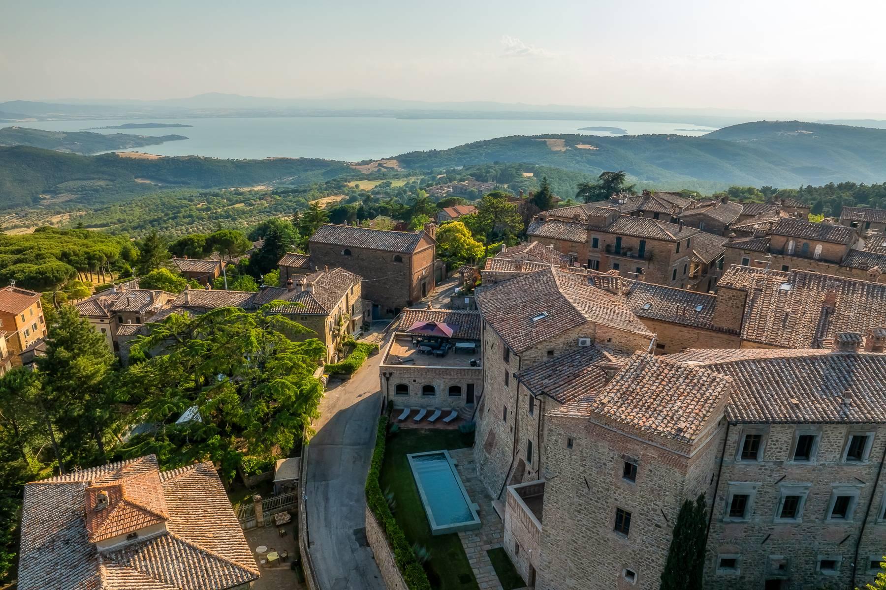 Palazzo storico completamente restaurato con piscina - 1