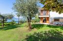 Splendida villa fronte lago con dépendance e piscina, in vendita, Sirmione | Sotheby’s Realty Italy - 16