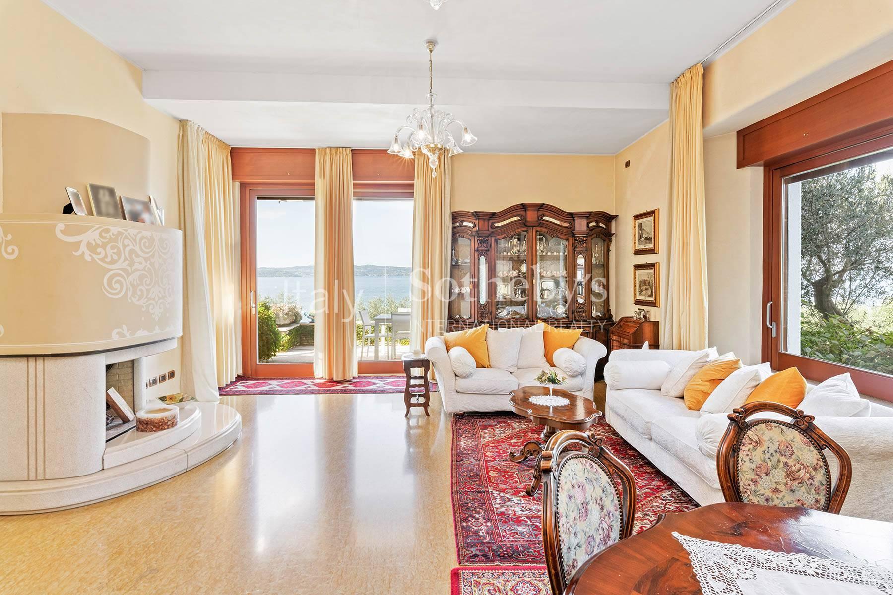 Splendida villa fronte lago con dépendance e piscina, in vendita, Sirmione | Sotheby’s Realty Italy - 5