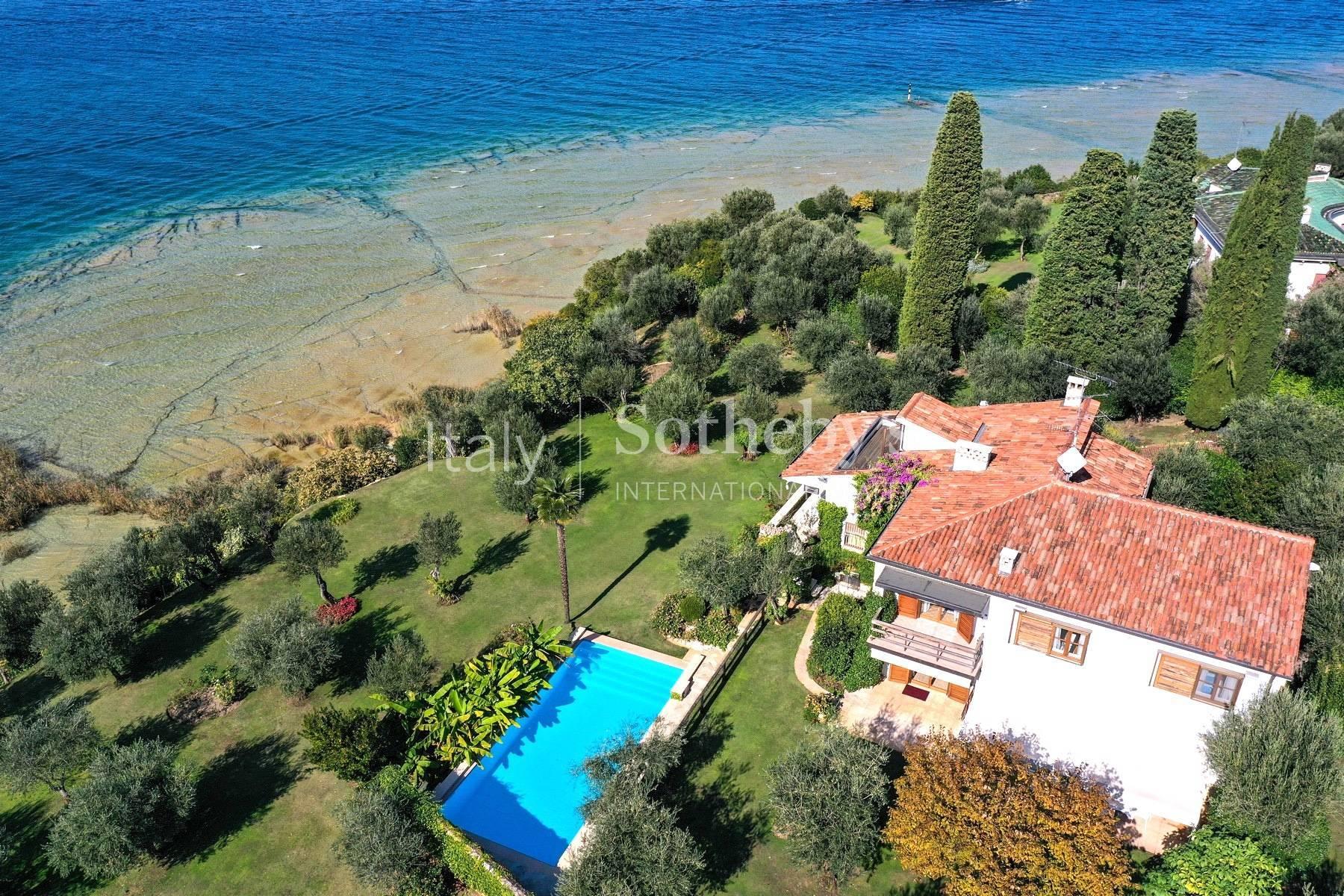 Splendida villa fronte lago con dépendance e piscina, in vendita, Sirmione | Sotheby’s Realty Italy - 2