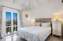Villa con vista mare e grande giardino a Baja Sardinia, in vendita, Arzachena | Sotheby’s Realty Italy - 11