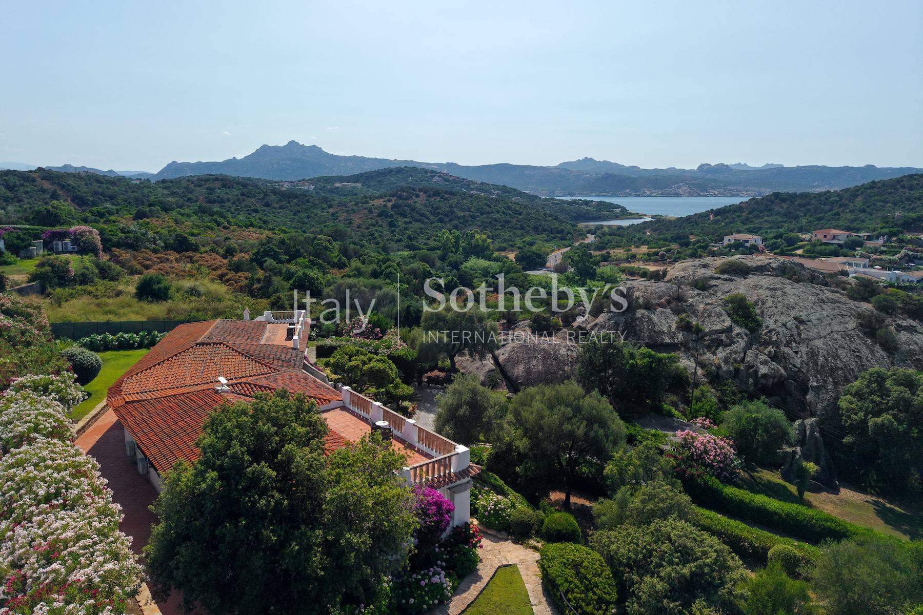 Villa con vista mare e grande giardino a Baja Sardinia, in vendita, Arzachena | Sotheby’s Realty Italy - 34