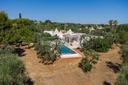 Autentici trulli con terreno panoramico nella Valle d'Itria, in vendita, Ceglie Messapica | Sotheby’s Realty Italy - 2