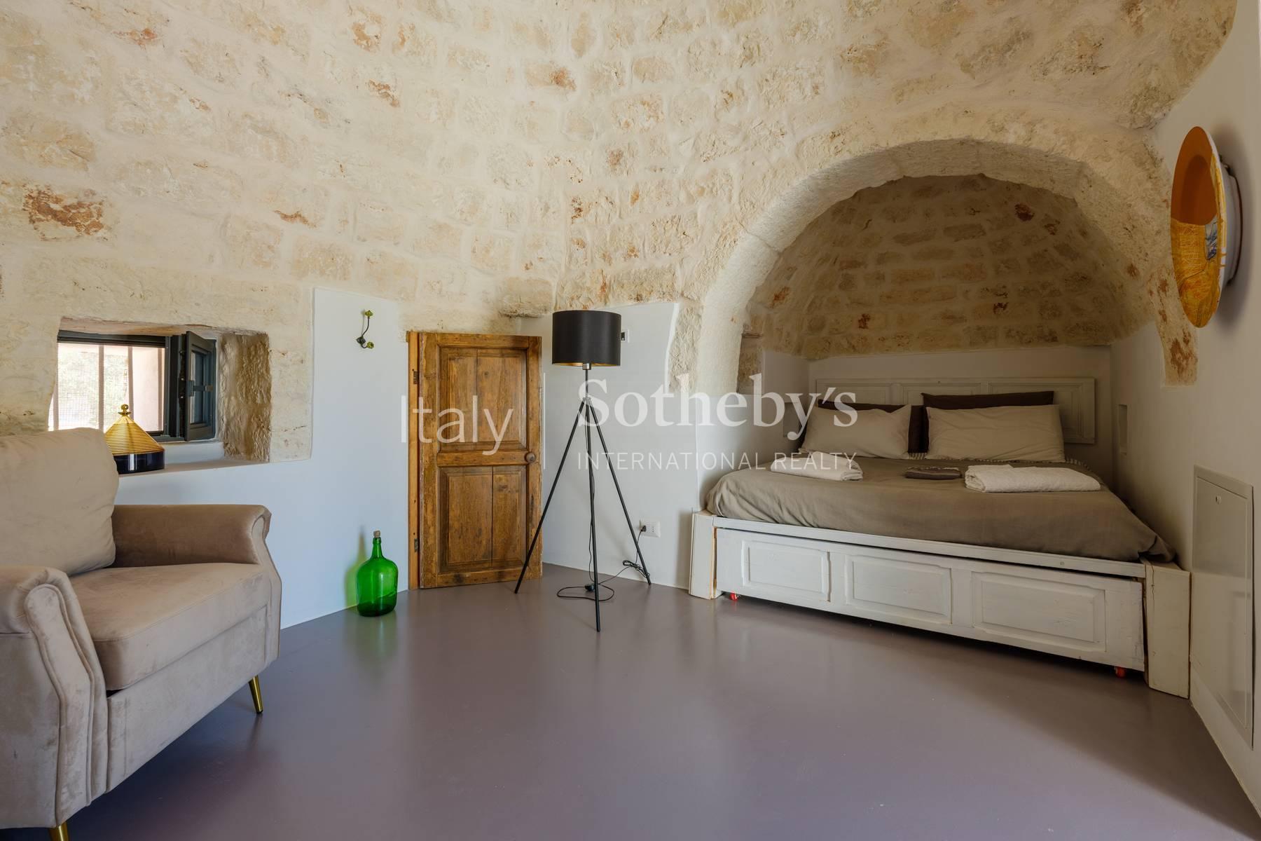 Autentici trulli con terreno panoramico nella Valle d'Itria - 8