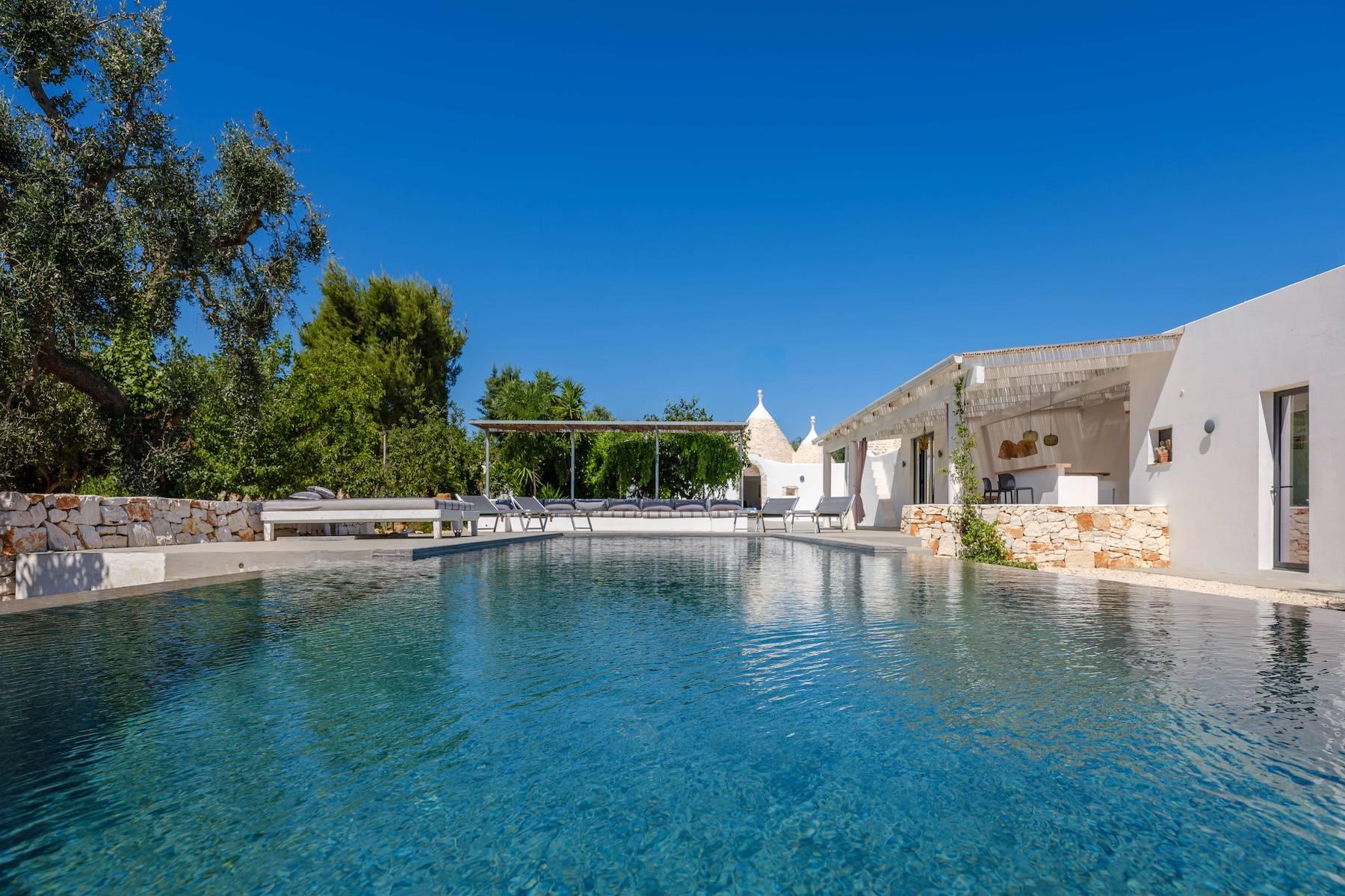 Autentici trulli con terreno panoramico nella Valle d'Itria - 1