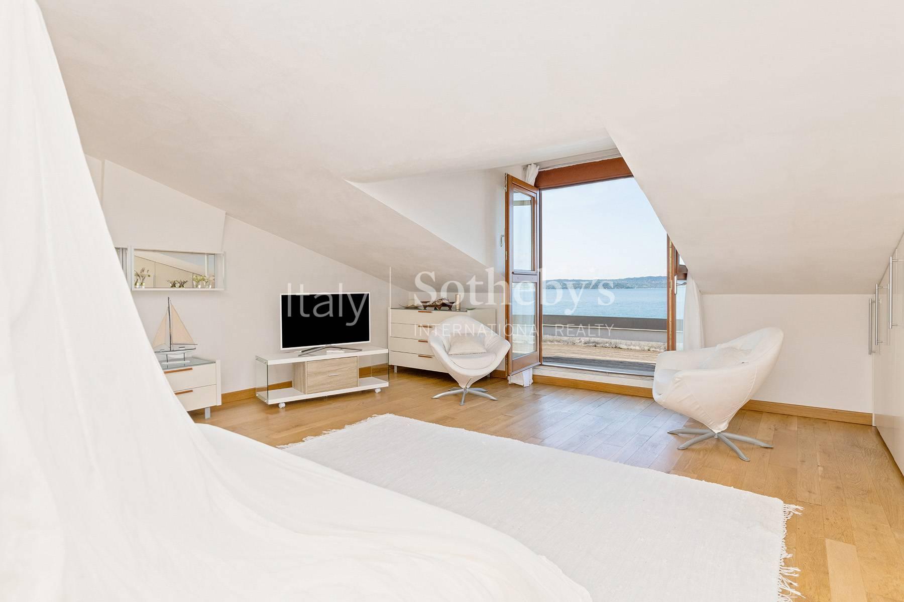 Splendida villa fronte lago con dépendance e piscina, in vendita, Sirmione | Sotheby’s Realty Italy - 11