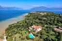Splendida villa fronte lago con dépendance e piscina, in vendita, Sirmione | Sotheby’s Realty Italy - 1