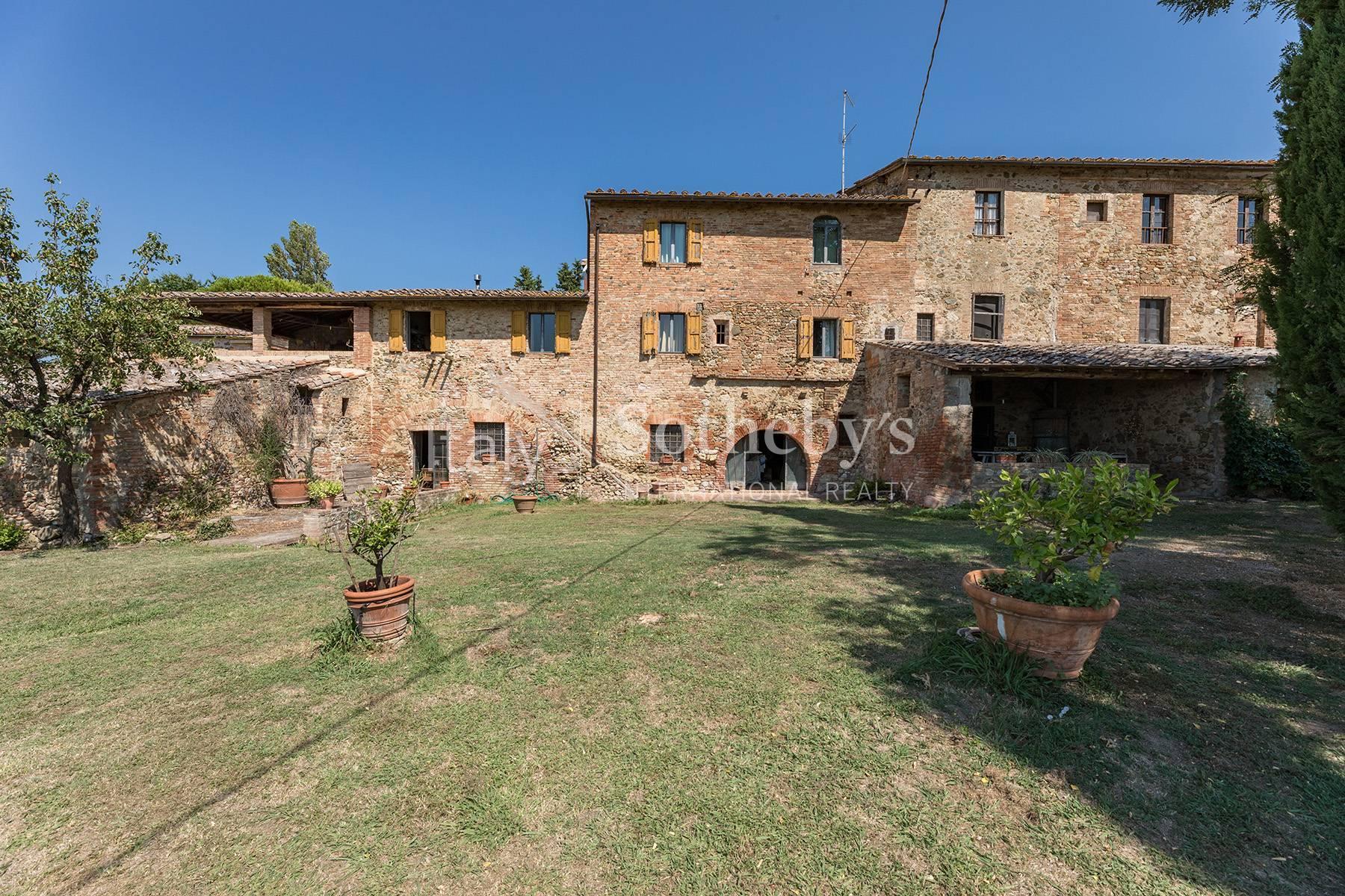 Storico borgo con vigna da restaurare nel Chianti classico - 2