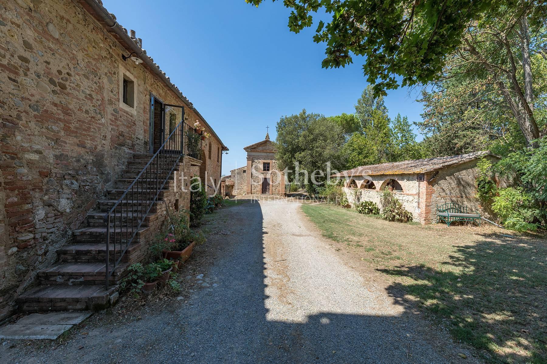 Storico borgo con vigna da restaurare nel Chianti classico - 4