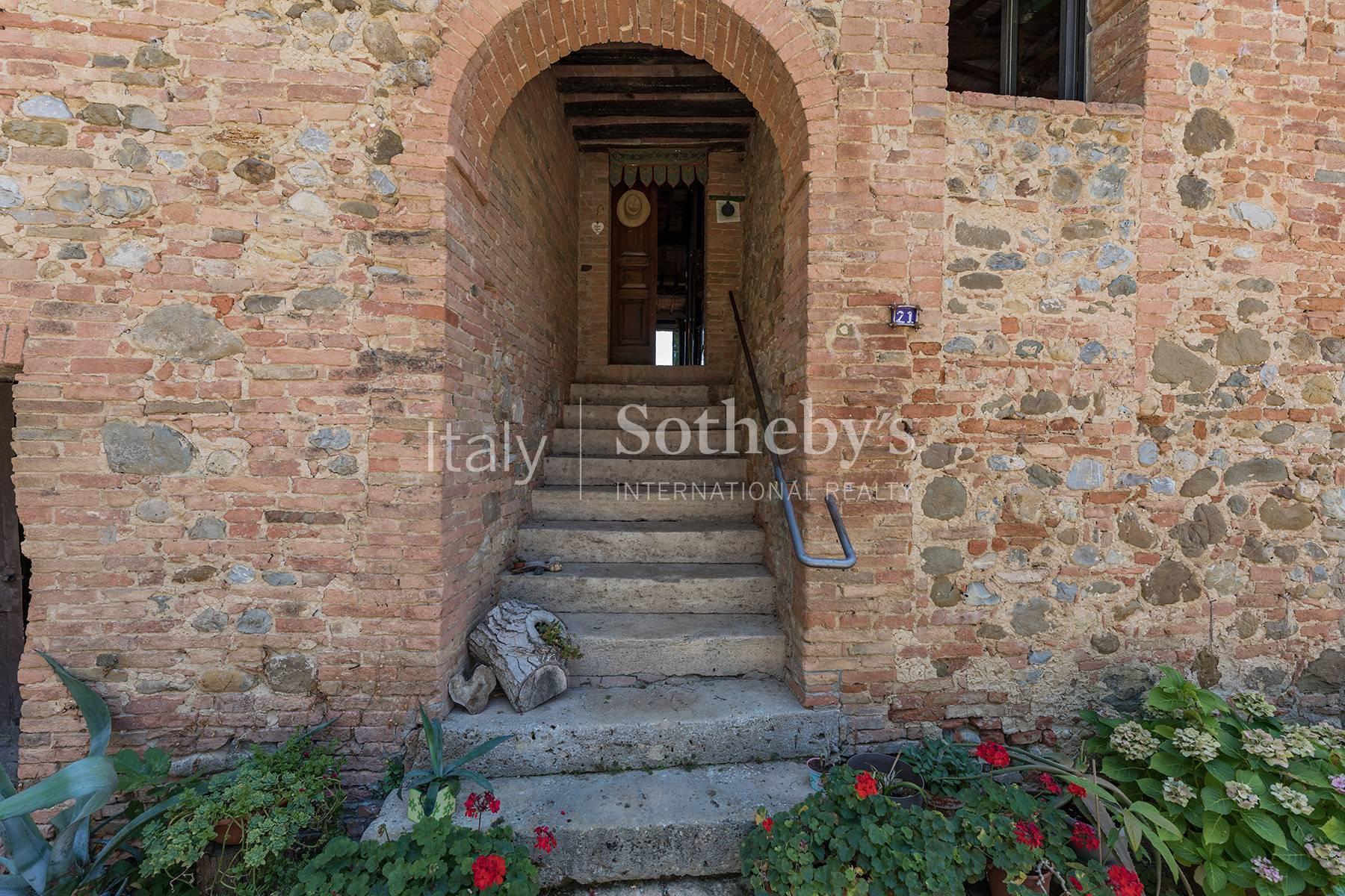 Storico borgo con vigna da restaurare nel Chianti classico - 7