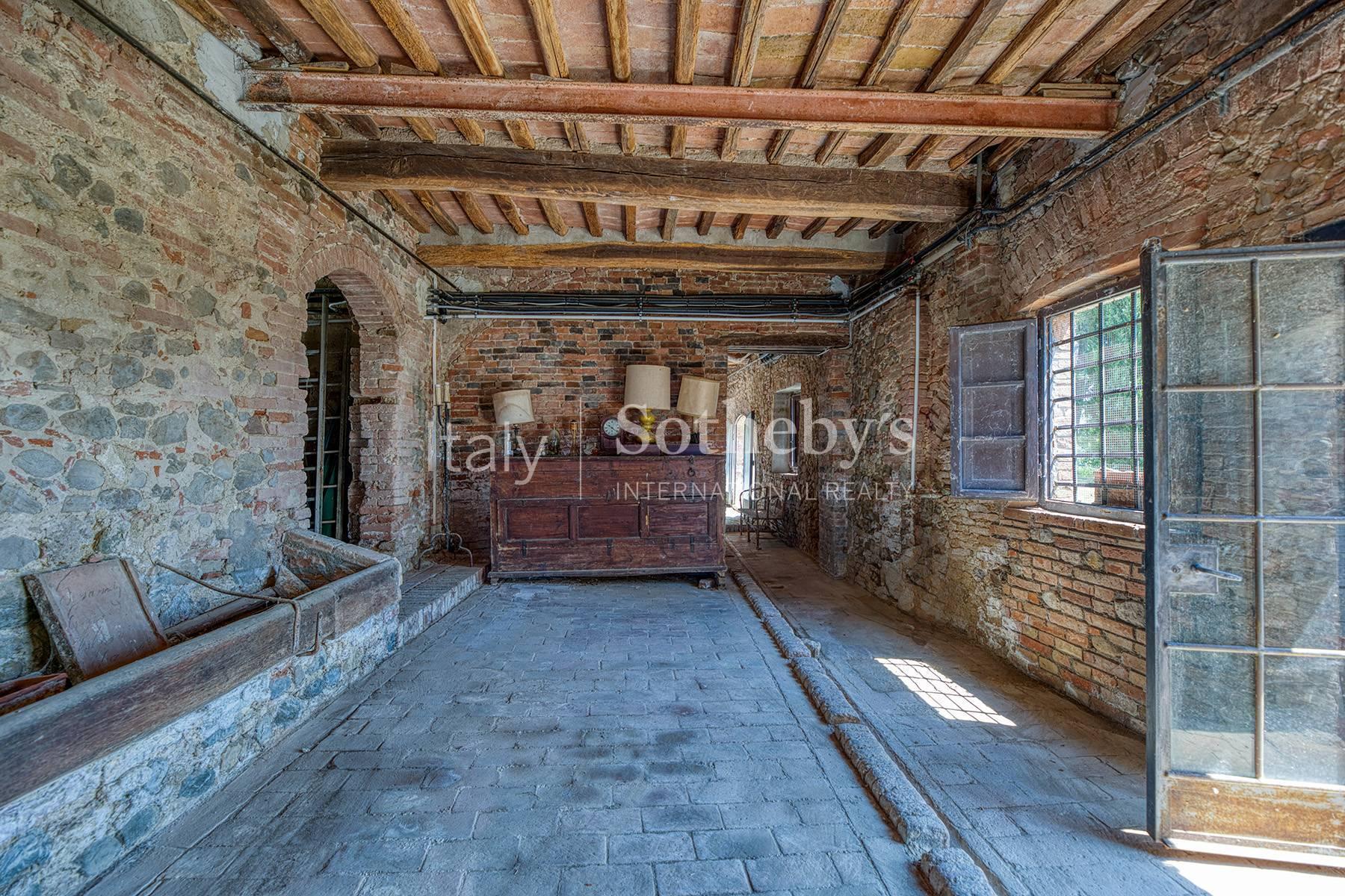 Storico borgo con vigna da restaurare nel Chianti classico - 8