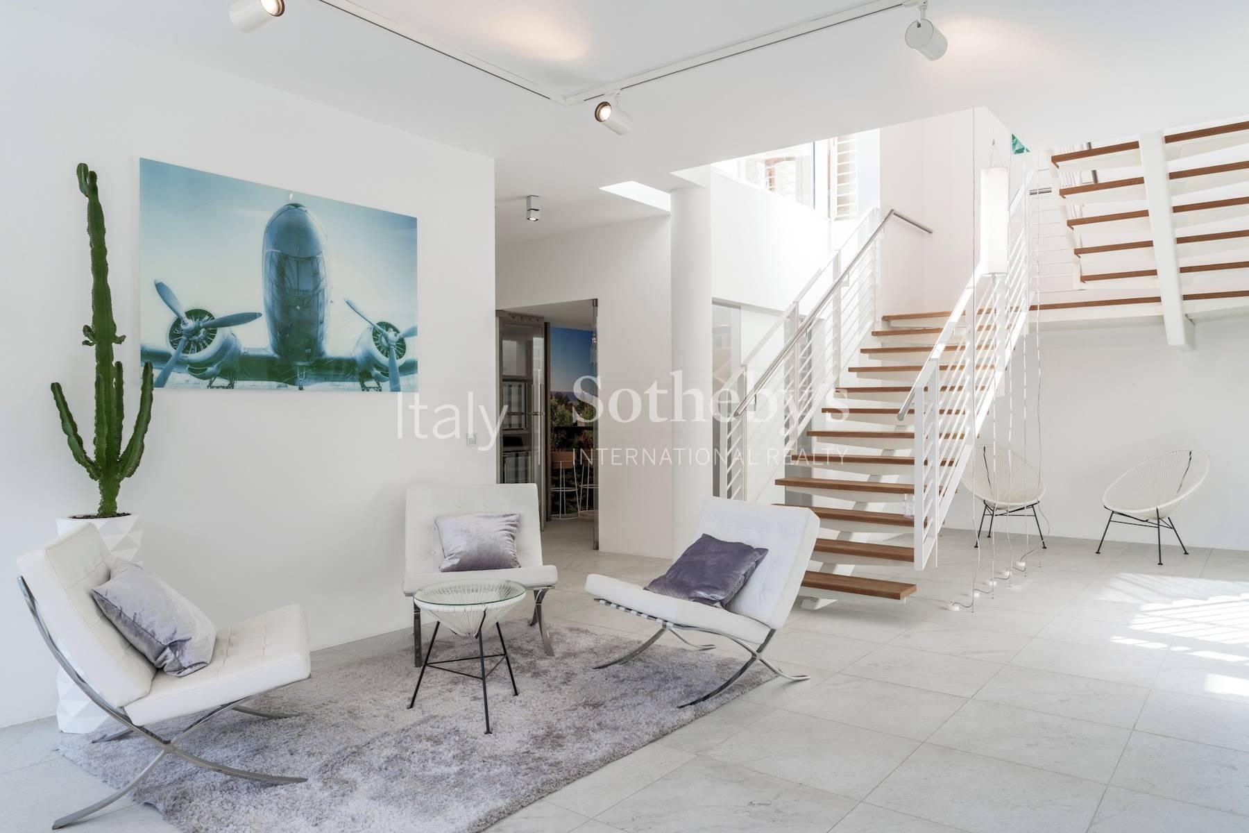 Lake view villa designed by architect Richard Meier - 5