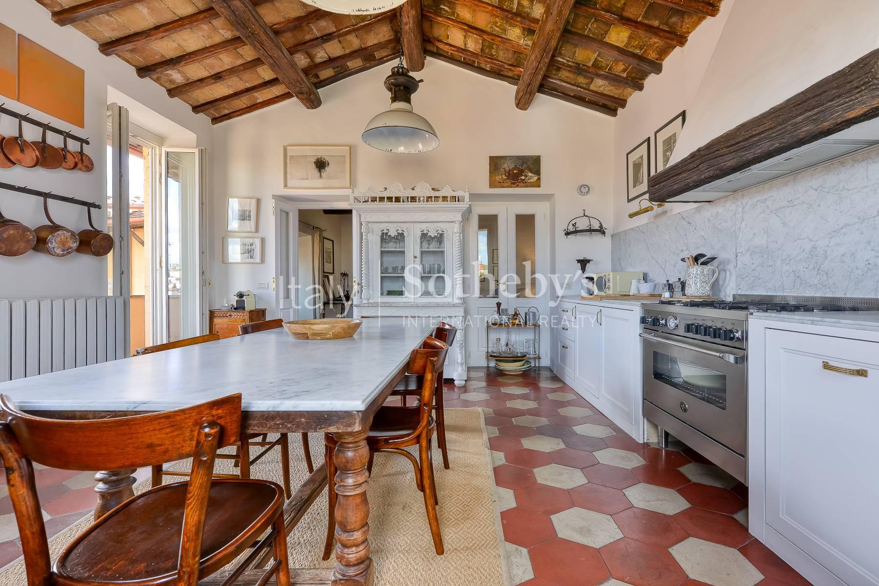 Attico ristrutturato con vista panoramica nel centro di Roma, in vendita, Roma | Sotheby’s Realty Italy - 5