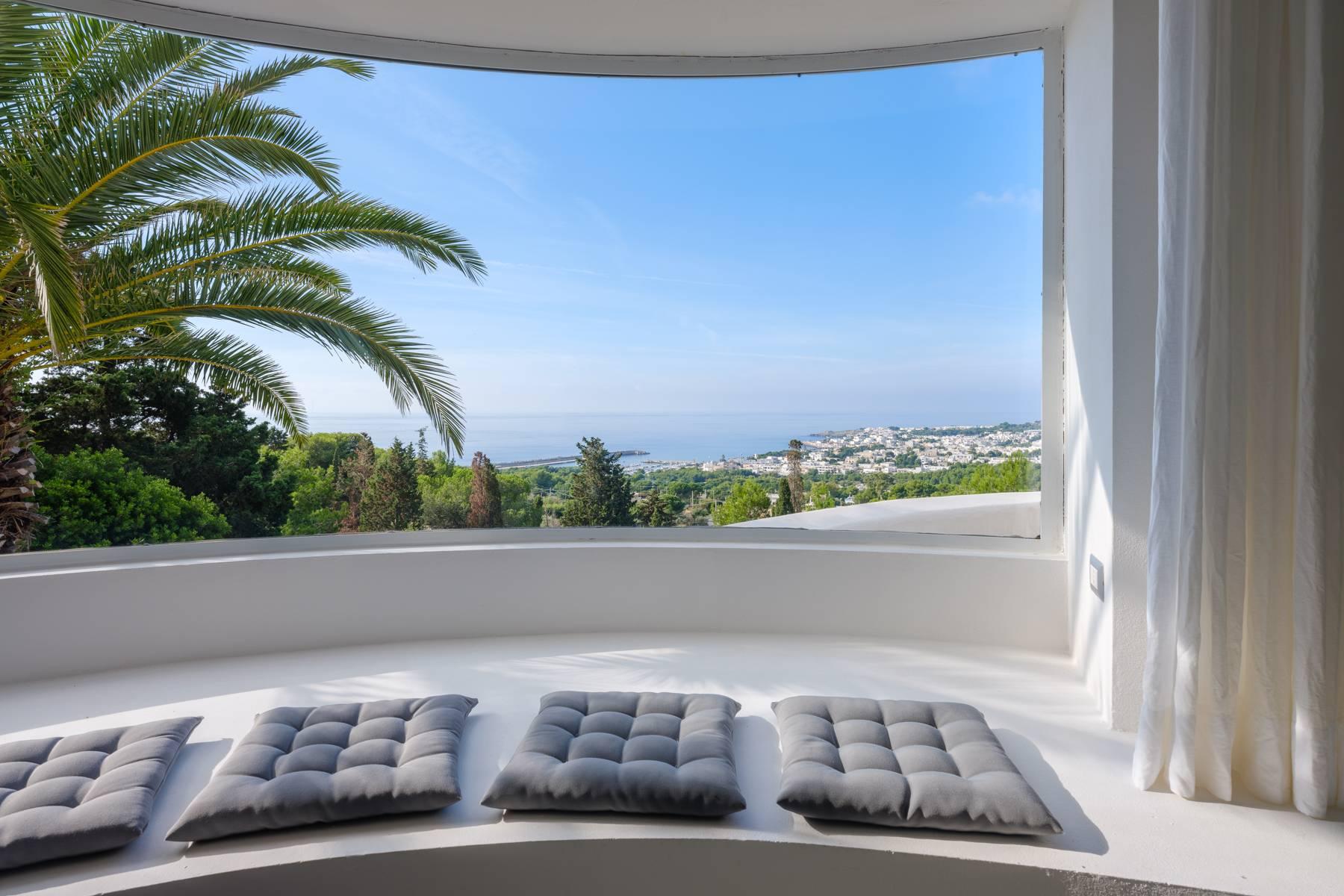 Elegant villa with a sea-view pool - 1