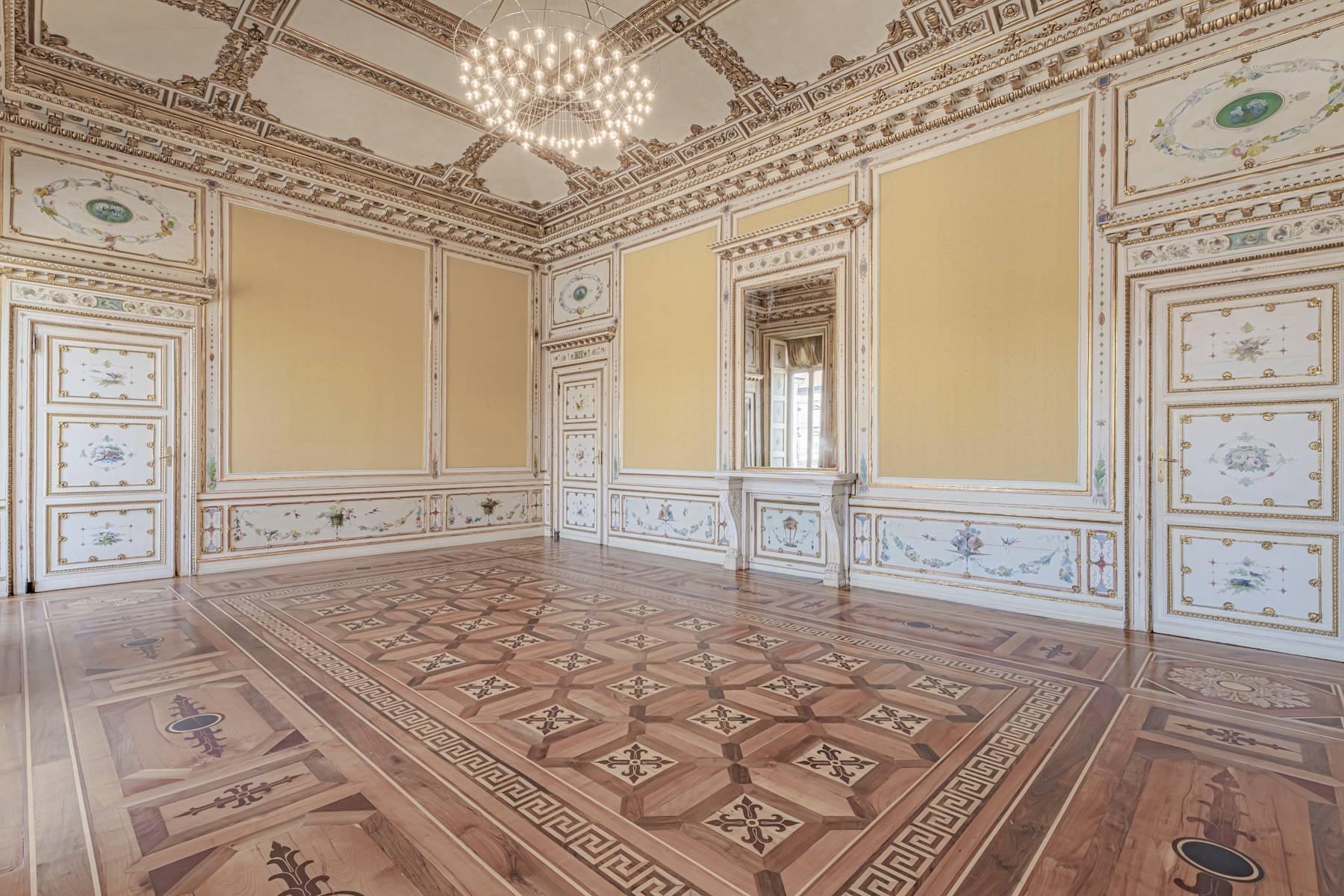 Raffinato appartamento d’epoca nel centro di Torino - 1