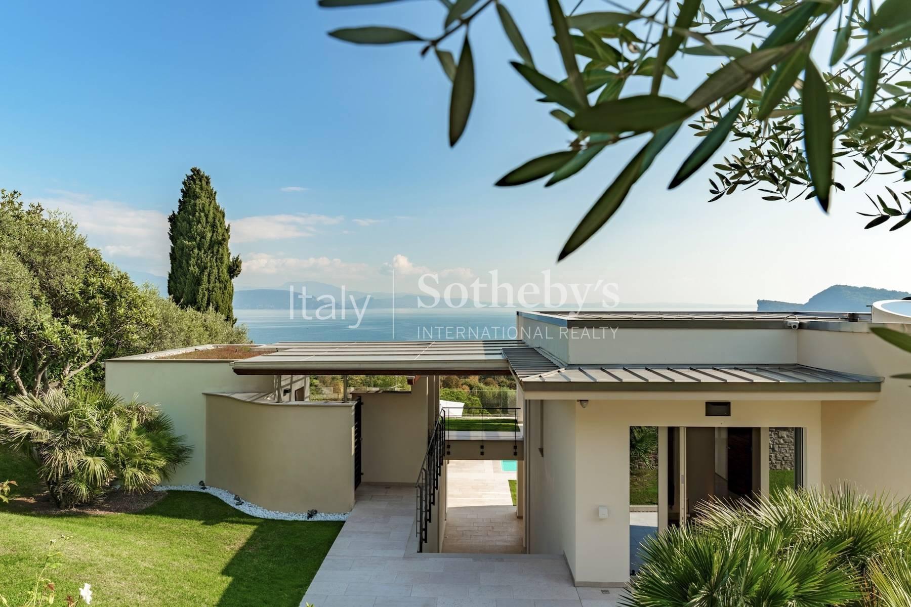Prestigiosa villa con piscina e vista mozzafiato sul lago, in vendita, San Felice del Benaco | Sotheby’s Realty Italy - 24