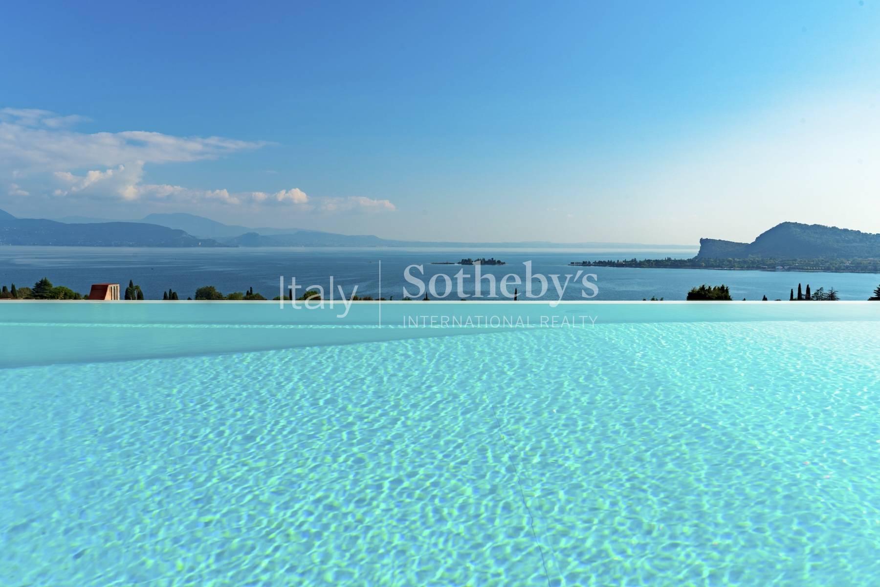Prestigiosa villa con piscina e vista mozzafiato sul lago, in vendita, San Felice del Benaco | Sotheby’s Realty Italy - 3