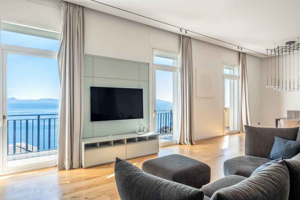 Spacieux penthouse panoramique à Posillipo | Grenier À vendre Naples ... - Le Penthouse Spacieux
