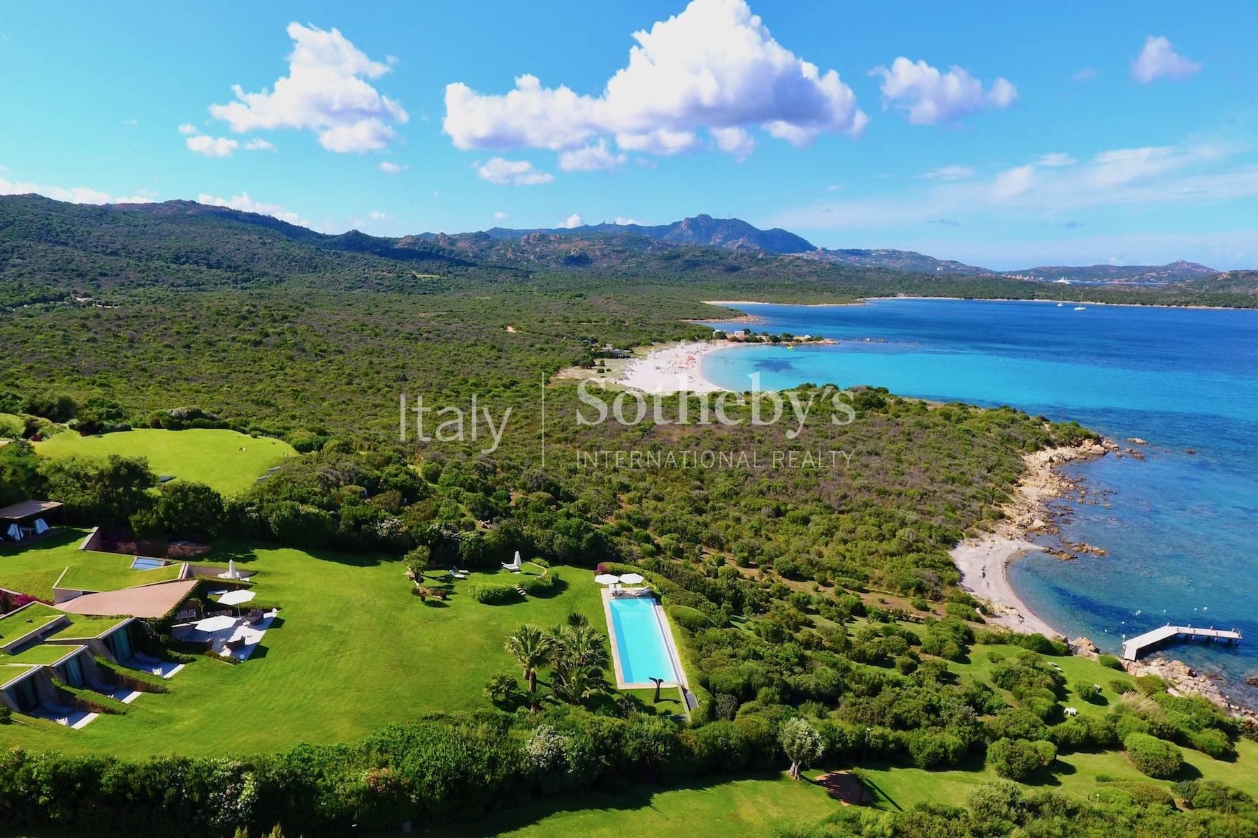 A gorgeous beachfront Villa with magnificent views and private dock - 2
