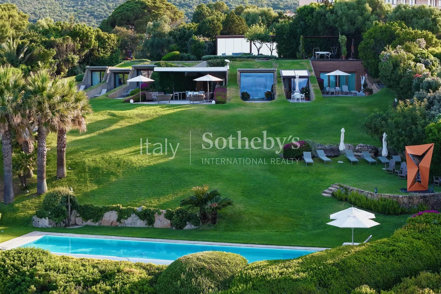 A gorgeous beachfront Villa with magnificent views and private dock - 6