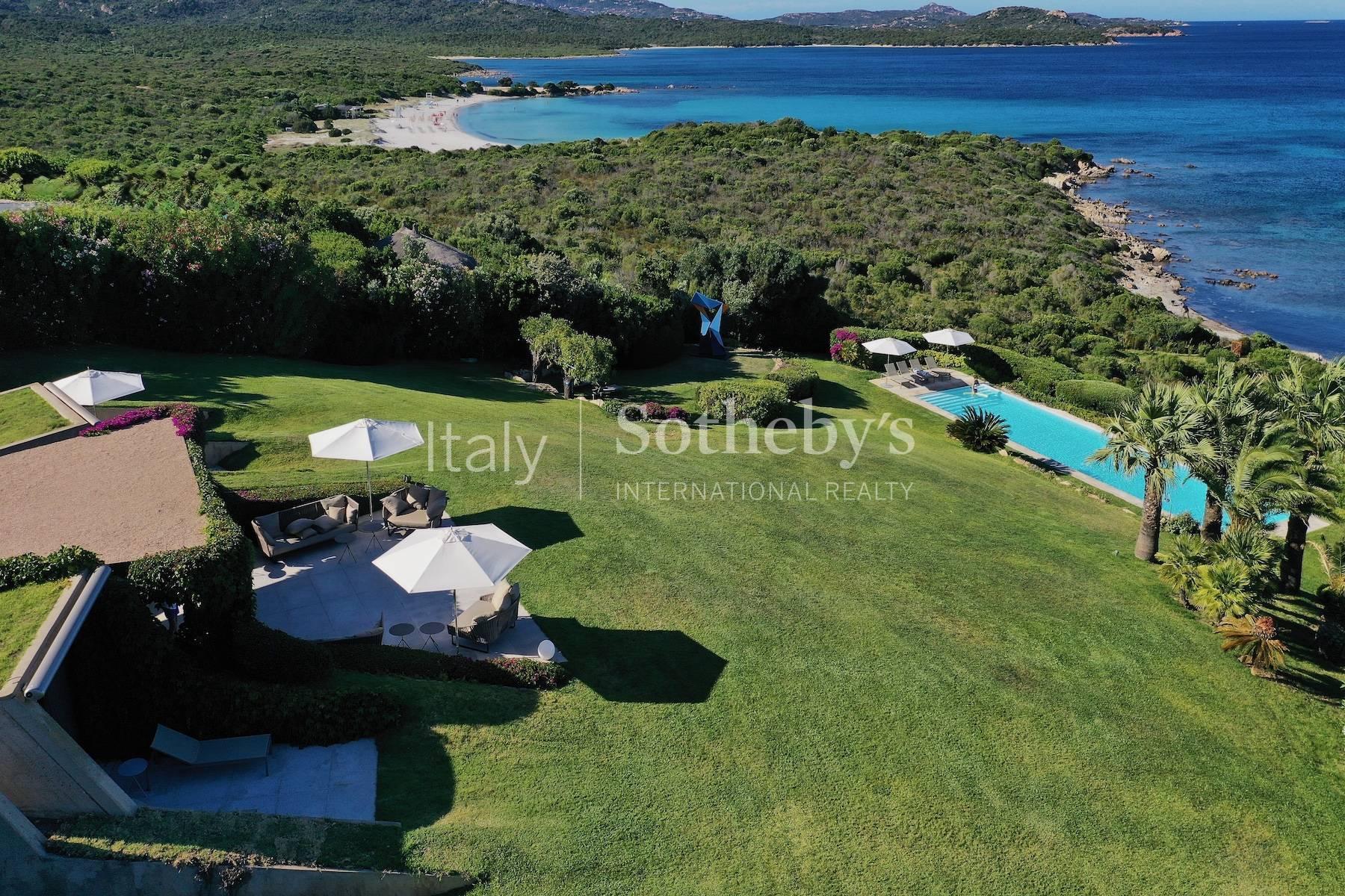 A gorgeous beachfront Villa with magnificent views and private dock - 3