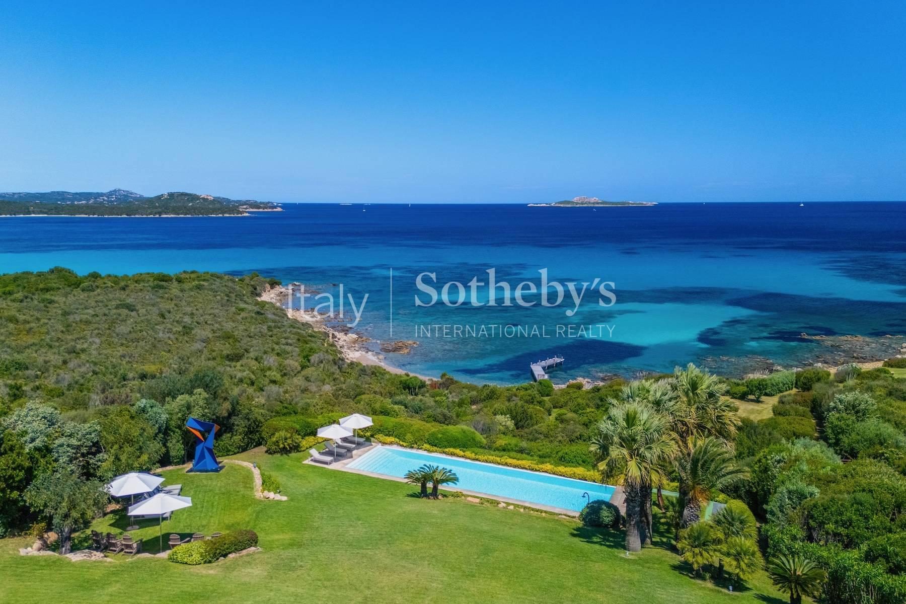 A gorgeous beachfront Villa with magnificent views and private dock - 5