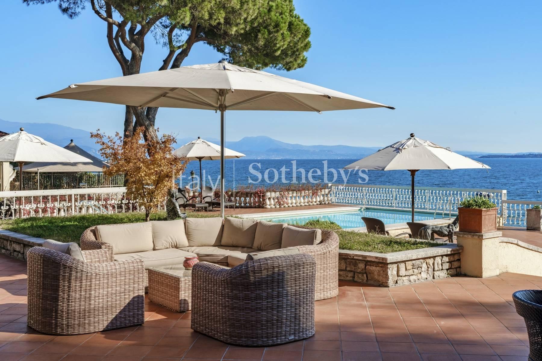Prestigious lakefront estate with private boathouse and dock - 7