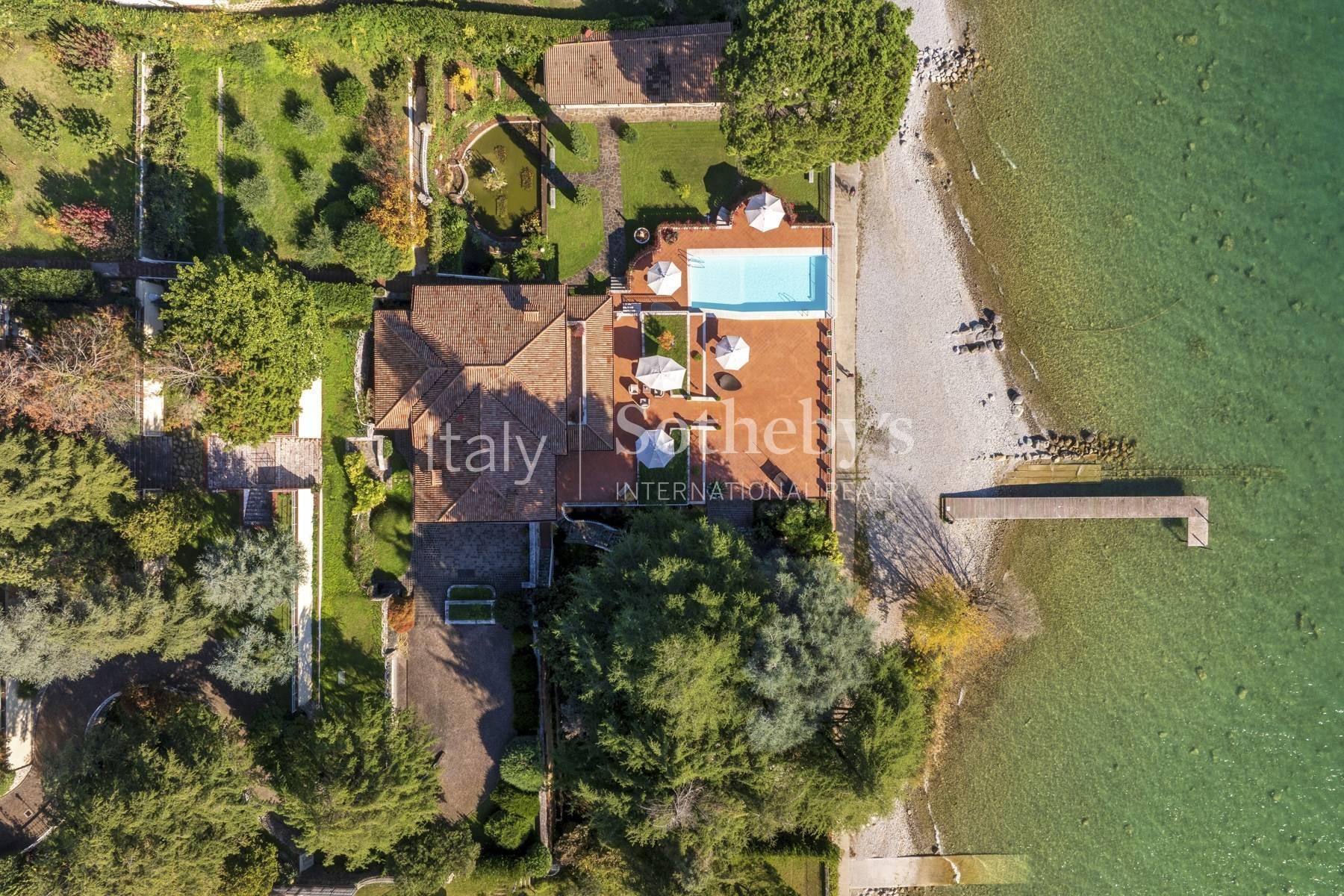 Prestigious lakefront estate with private boathouse and dock - 5