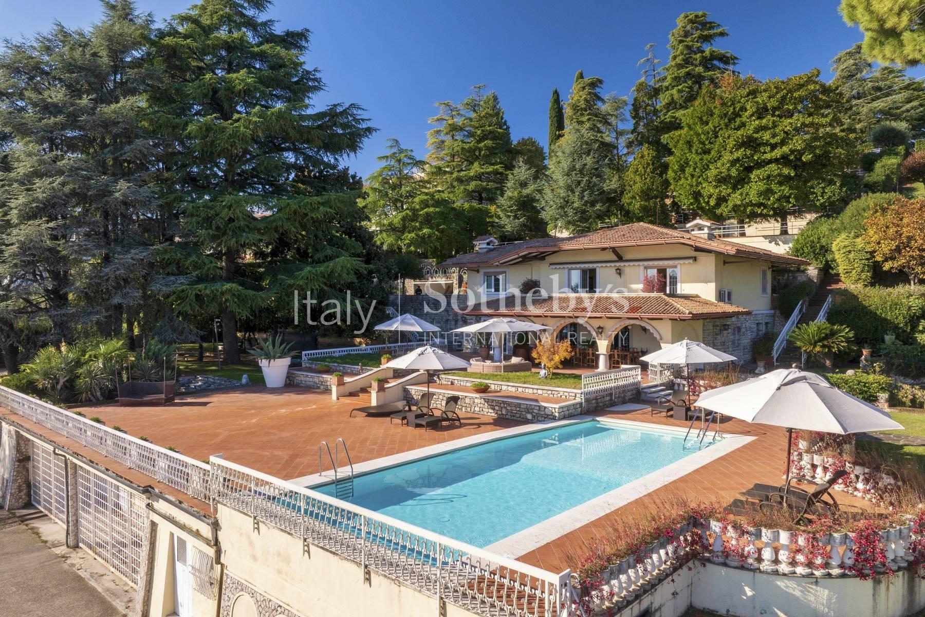 Prestigious lakefront estate with private boathouse and dock - 3