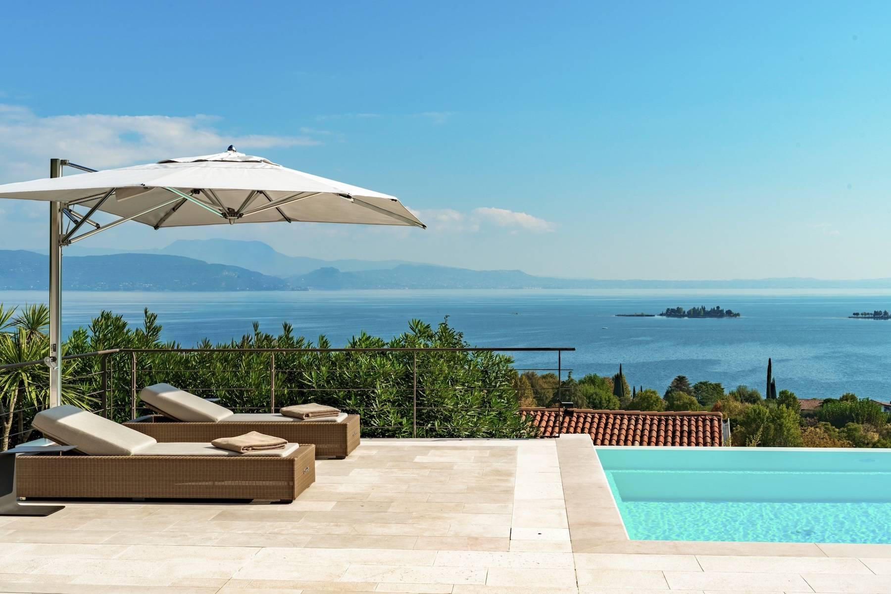 Prestigiosa villa con piscina e vista mozzafiato sul lago, in vendita, San Felice del Benaco | Sotheby’s Realty Italy - 2