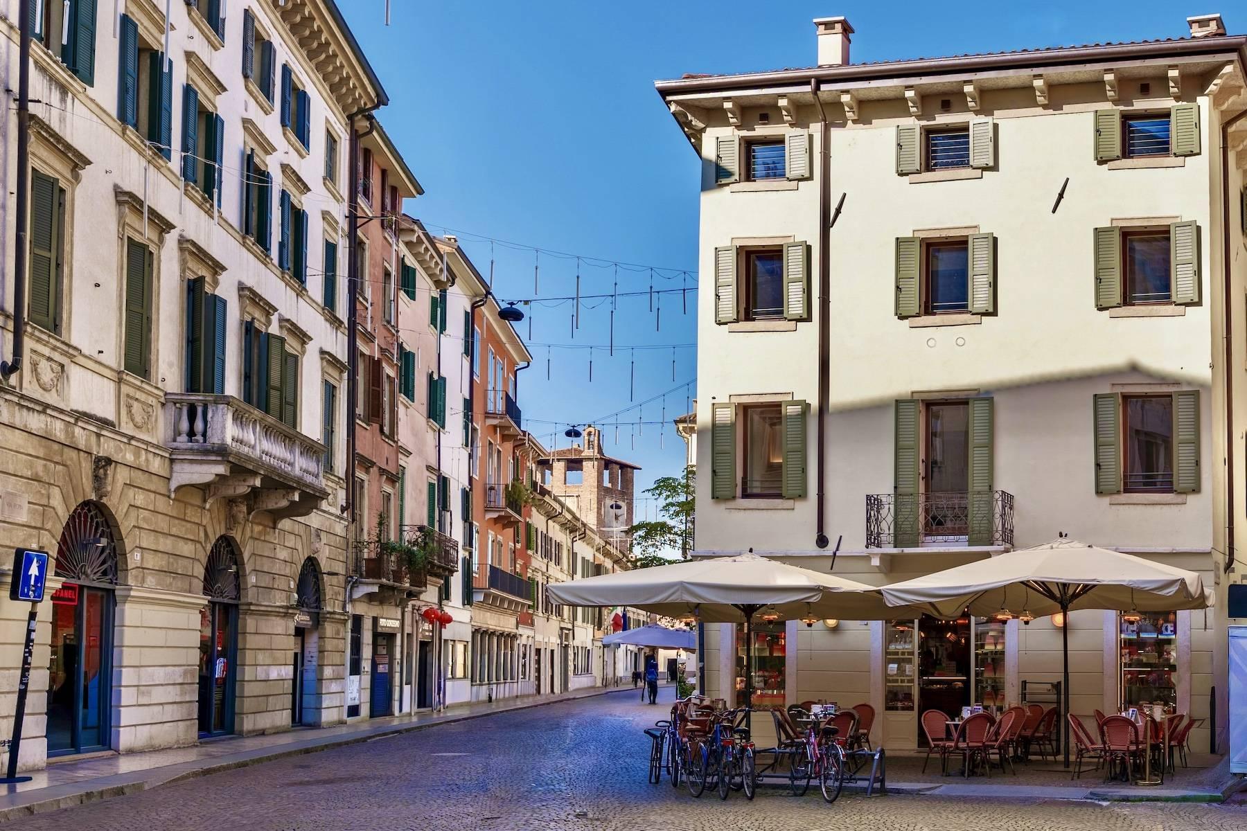 Prestigioso palazzo ristrutturato nel Centro Storico di Verona - 1