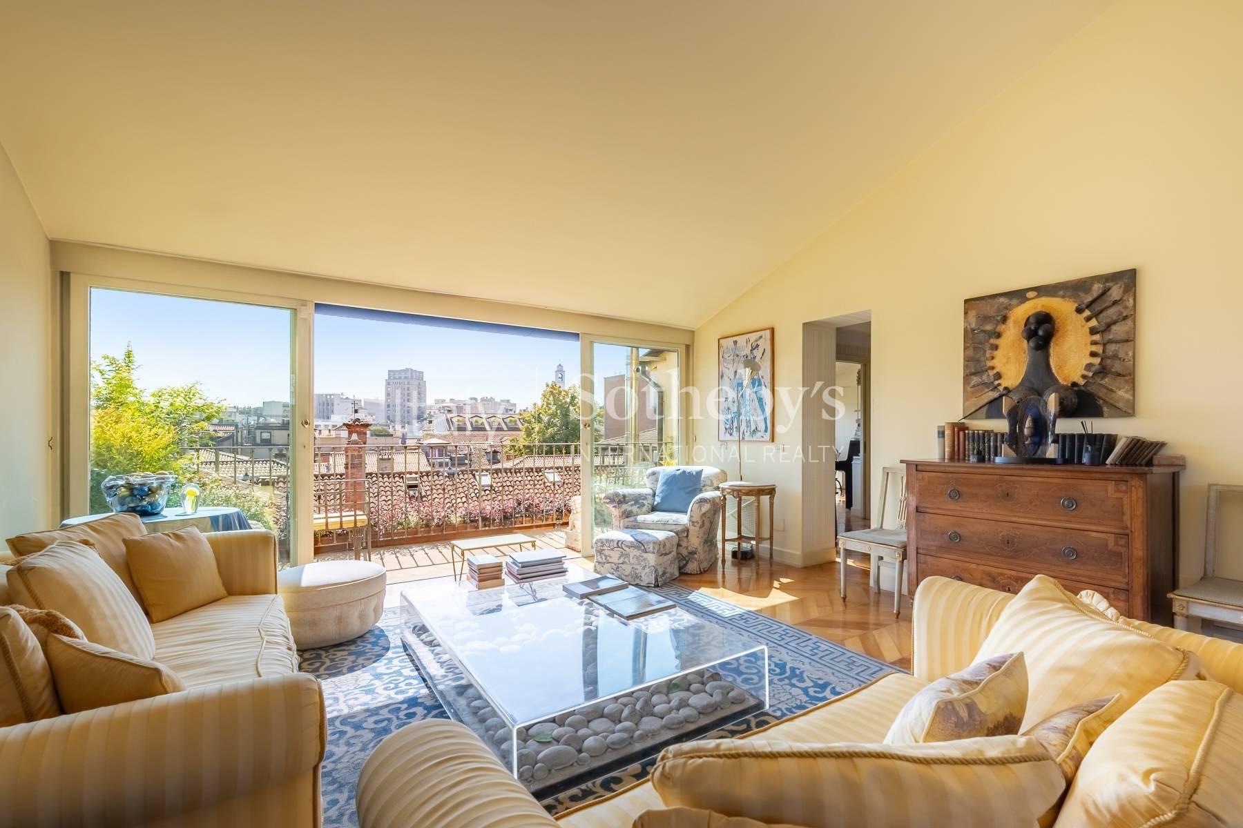 Charming penthouse with terraces in the Quadrilatero district - 3