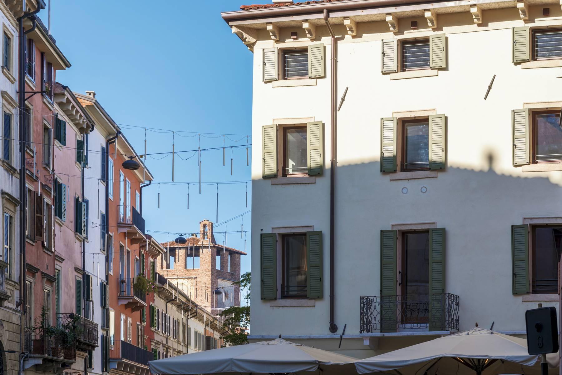 Salvo サルボ「Vicolo con balconi」 Vicolo Miracoli - Verona, Sotheby's Realty, Villas for sale in Italy