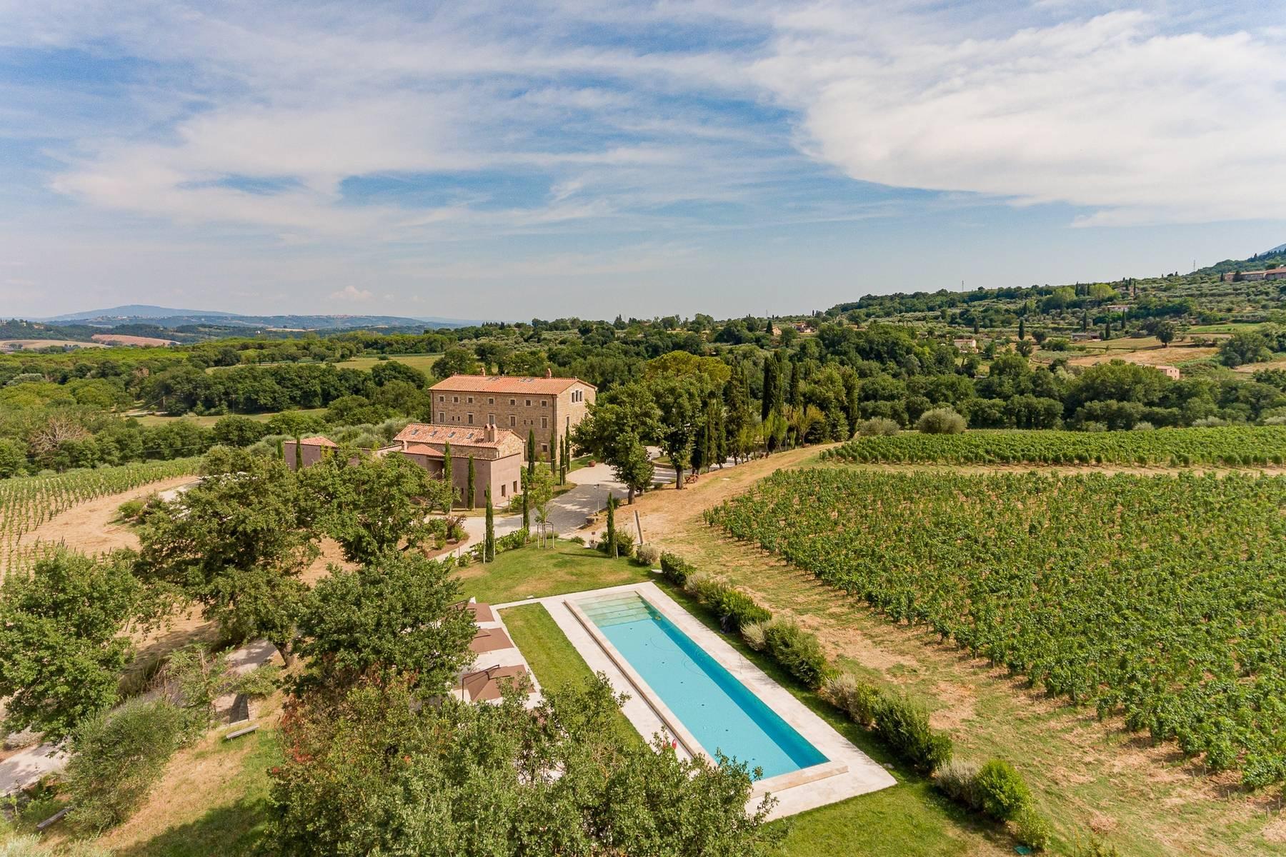 Luxury wine estate on the hills of Siena - 1