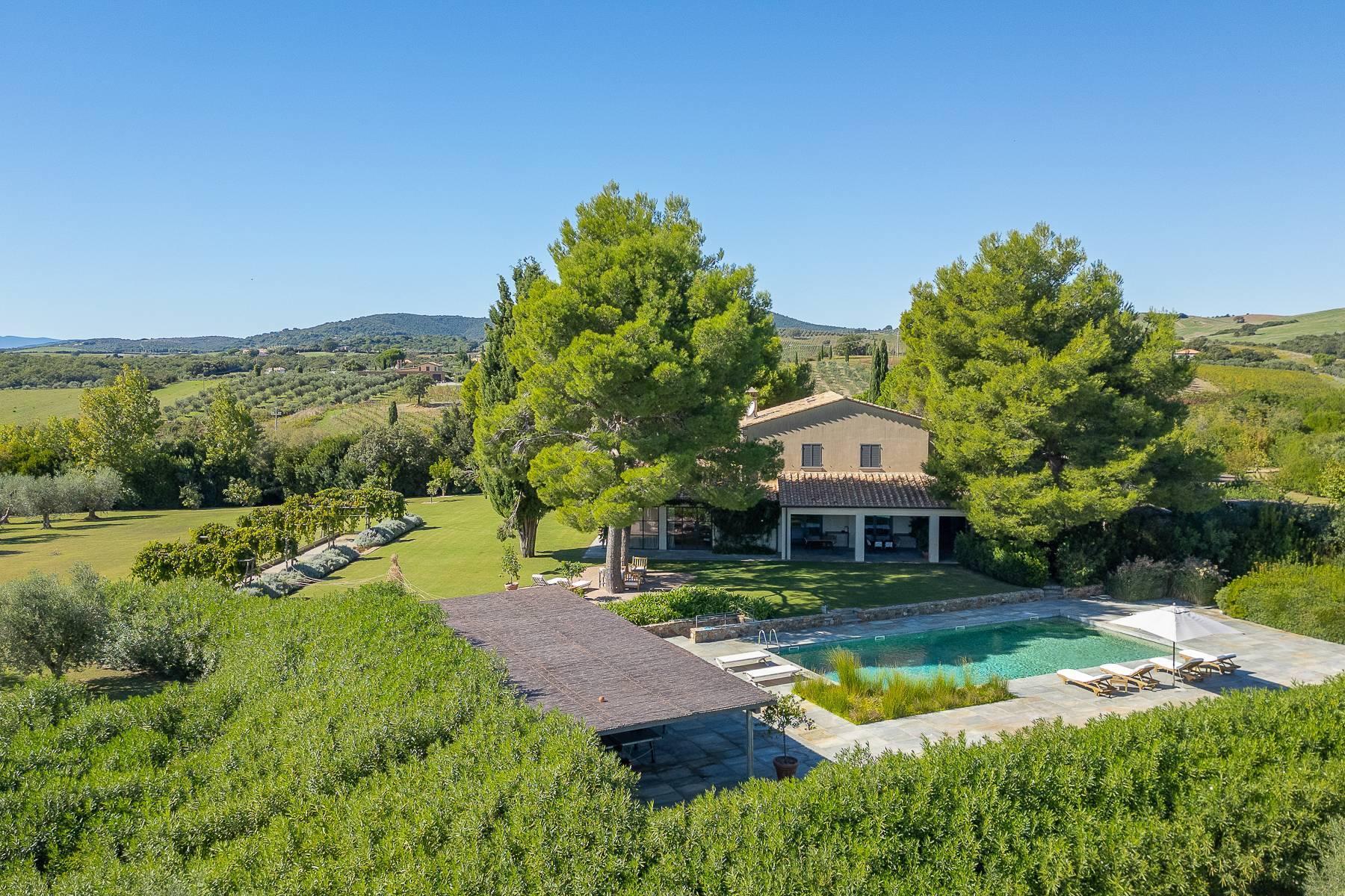 Elegante casale vicino Capalbio immerso nelle vigne toscane - 1