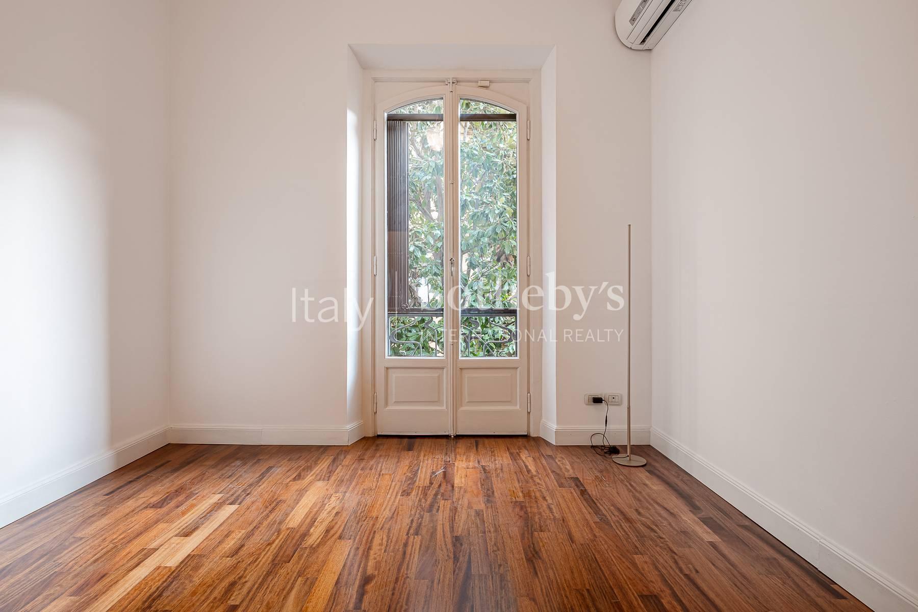 Ampio appartamento restaurato con balconi in stabile d’epoca, in affitto, Milano | Sotheby’s Realty Italy - 17