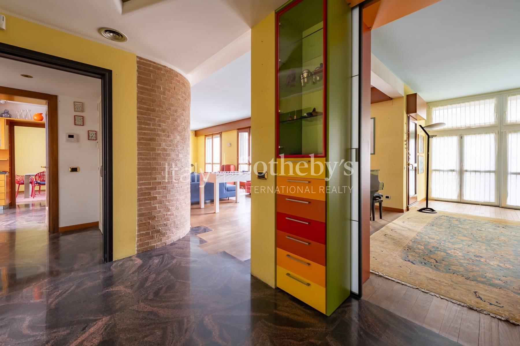 Attico con terrazzo e vista panoramica in palazzo d’epoca, in vendita, Milano | Sotheby’s Realty Italy - 2