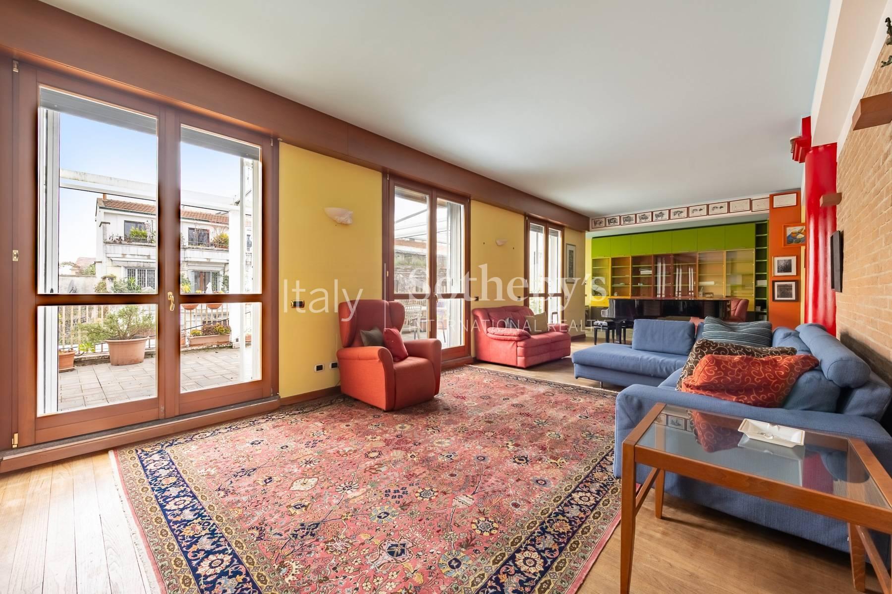 Attico con terrazzo e vista panoramica in palazzo d’epoca, in vendita, Milano | Sotheby’s Realty Italy - 3